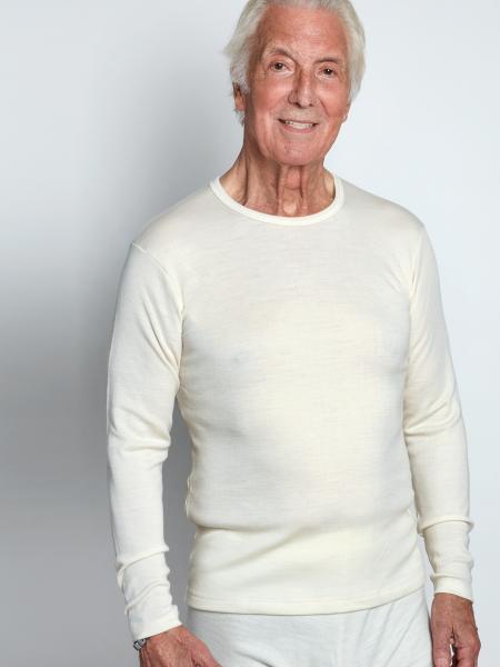 homme avec un t-shirt manches longues en laine mérinos