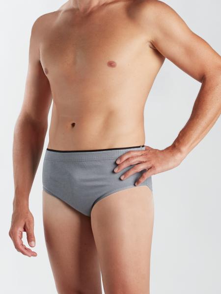 homme en slip gris de trois quart