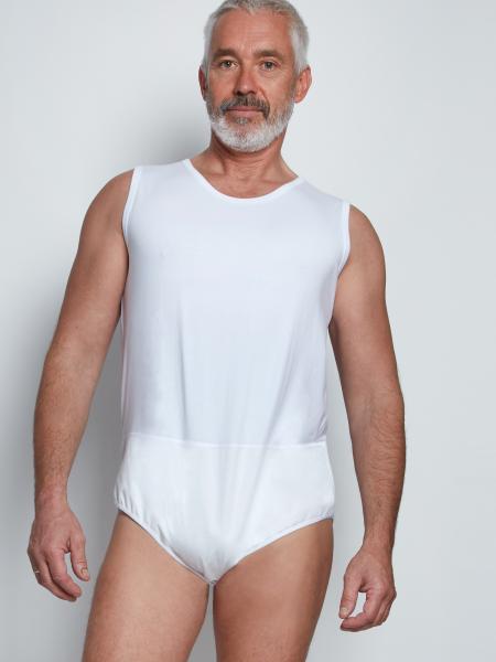homme en body blanc de face