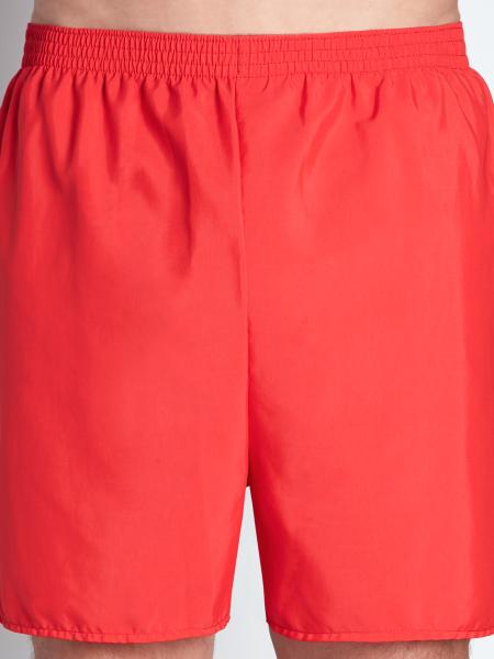 zoom sur short de bain rouge